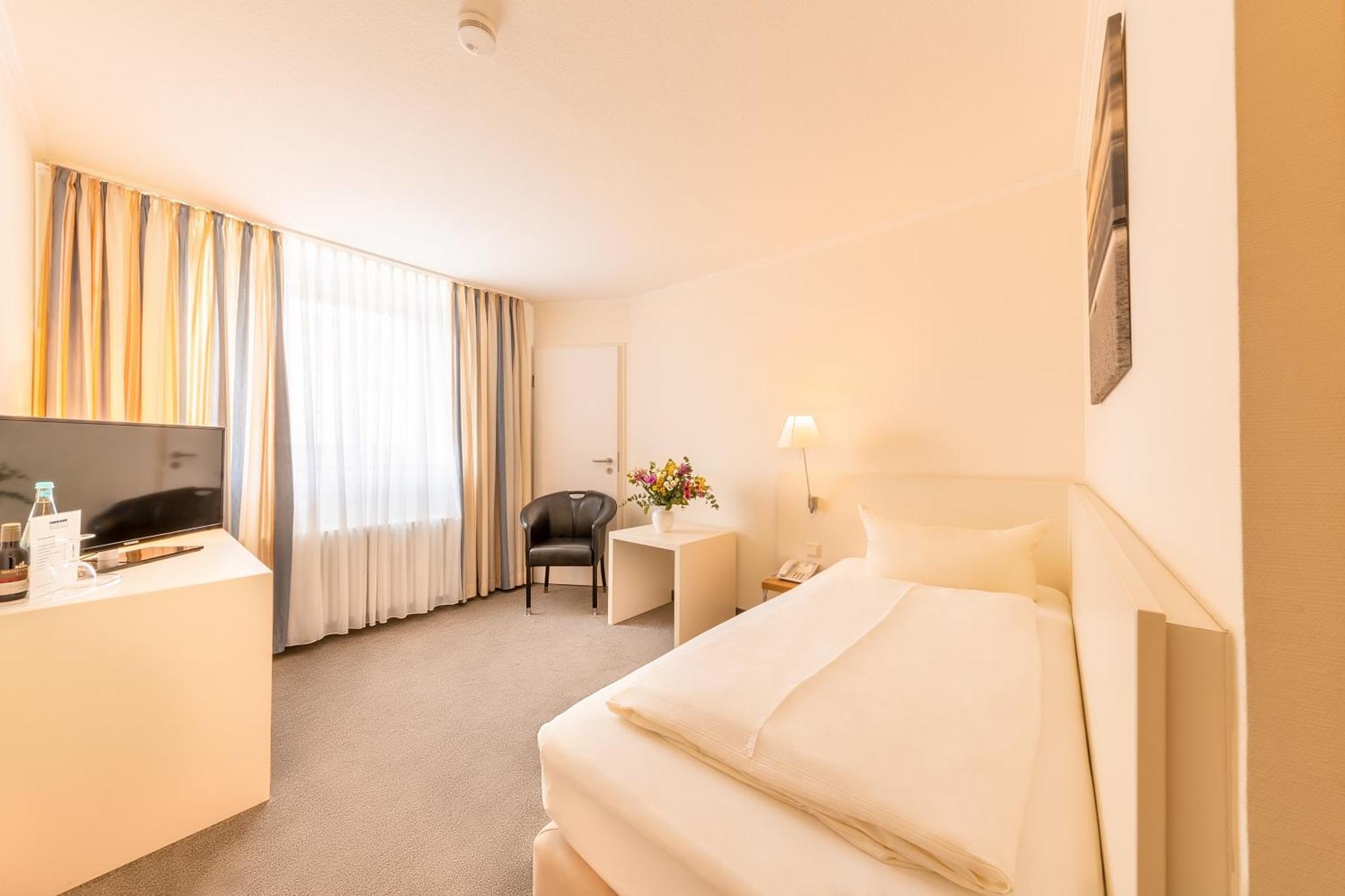 Michels Strandhotel Germania นอร์เดอร์ไน ภายนอก รูปภาพ