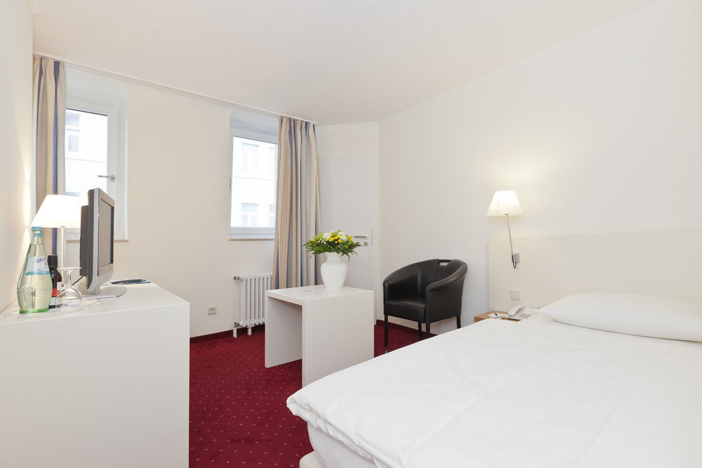 Michels Strandhotel Germania นอร์เดอร์ไน ภายนอก รูปภาพ